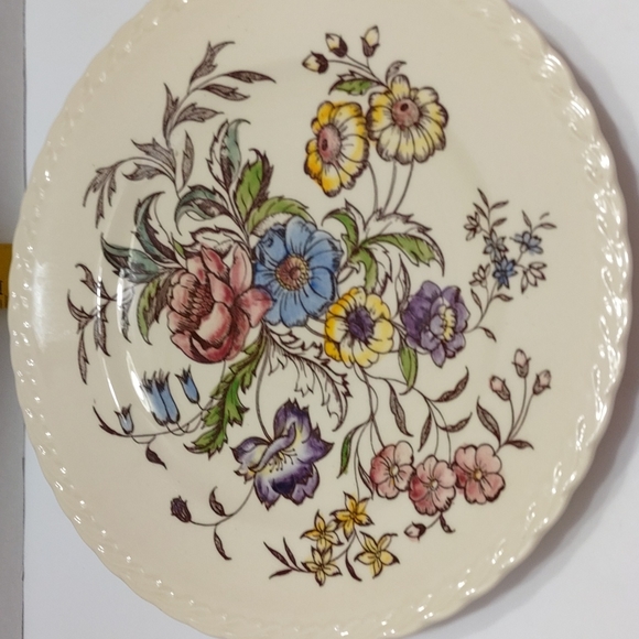 A beautiful 10in plate - Picture 2 of 3